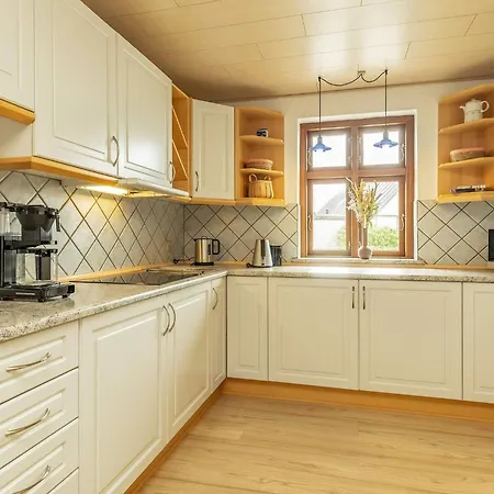 10 Person In Vestervig-by Traum