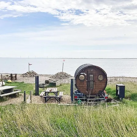 10 Person In Vestervig-by Traum