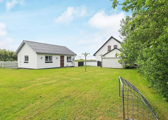 10 Person In Vestervig-by Traum