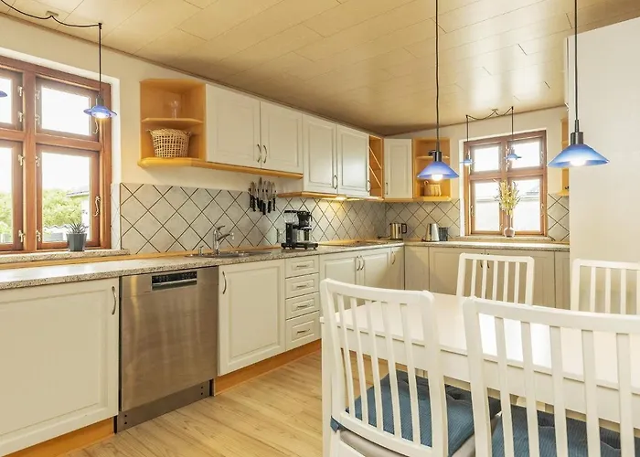 10 Person In Vestervig-by Traum *