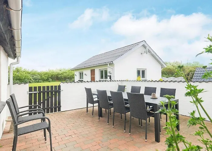 10 Person In Vestervig-by Traum *